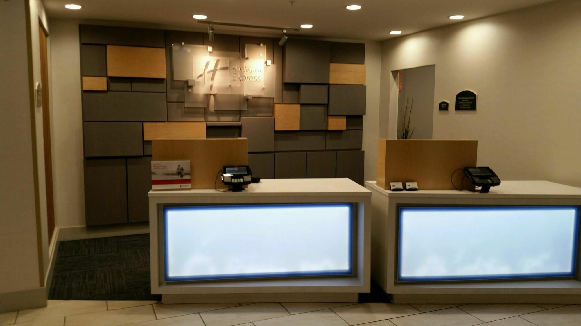 Holiday Inn Express Knoxville-Strawberry Plains By Ihg Ngoại thất bức ảnh